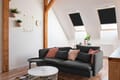 Dachfensterrollo Basic Dimout 3735 in anthrazit - Wohnzimmer